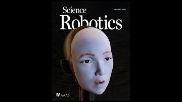 Dudak senkronizasyonu yapan robot EMO insan üzere konuşmayı öğreniyor