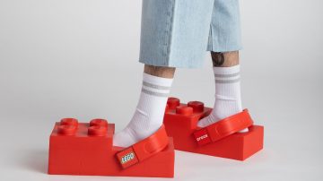 Giyilebilir LEGO Crocs tanıtıldı: Ayağınızda dev bir LEGO tuğlası