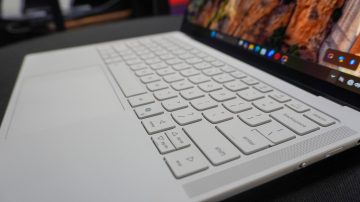 Lenovo, ultra ince ve hafif OLED ekranlı laptopunu satışa sundu