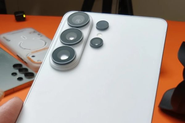 Galaxy S26 Ultra’nın birinci kutu açılış görüntüsü yayınlandı: İşte kapalılık ekranı ve tasarım ayrıntıları