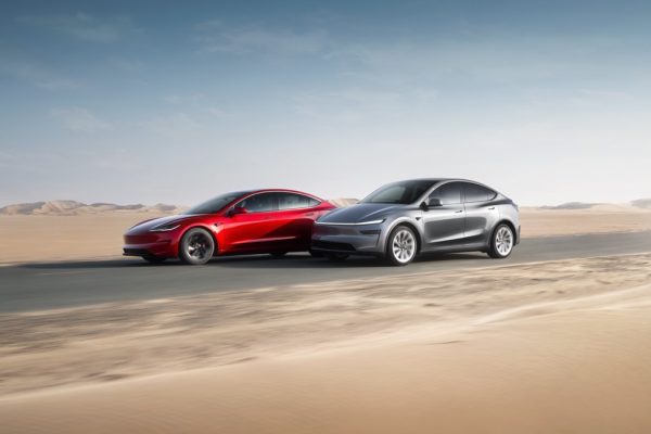 Grok, Avrupa’daki Tesla araçlarına geliyor