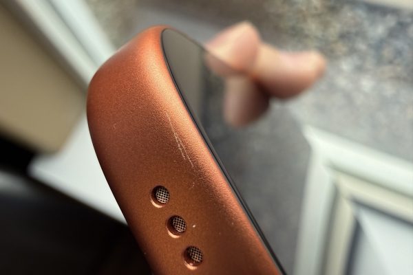 iPhone 17 Pro Max’in kasası kılıfa karşın ziyan görüyor