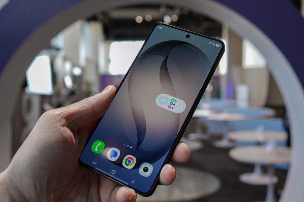 Samsung, Apple’ın başaramadığını başardı: Galaxy S26 Ultra daha hafif ve ince dizaynla geliyor