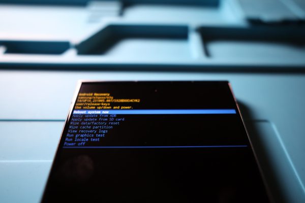Samsung, Şubat güncellemesiyle Android kurtarma modundaki seçenekleri kaldırdı