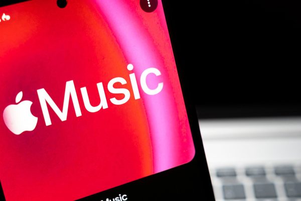 Apple Music’te yeni devir: Dinlediğiniz müzik gerçek mi yoksa yapay zeka mı?