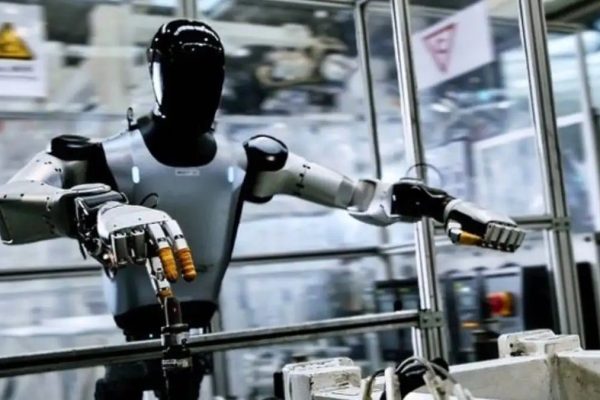 Xiaomi’nin insansı robotları, elektrikli araba fabrikasında vazifeye başladı